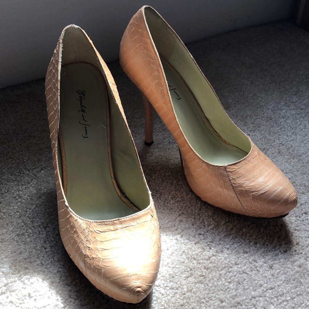 Elizabeth and James Pink Snake Skin like Pumps
